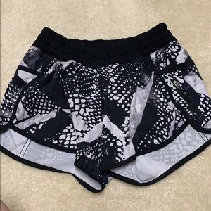 Lululemon tracker shorts size 4 4 inch